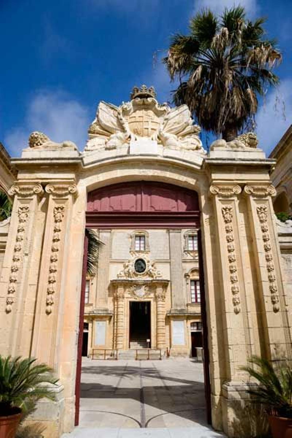 Entrada de esilo barroco del Palacio de Vilhena