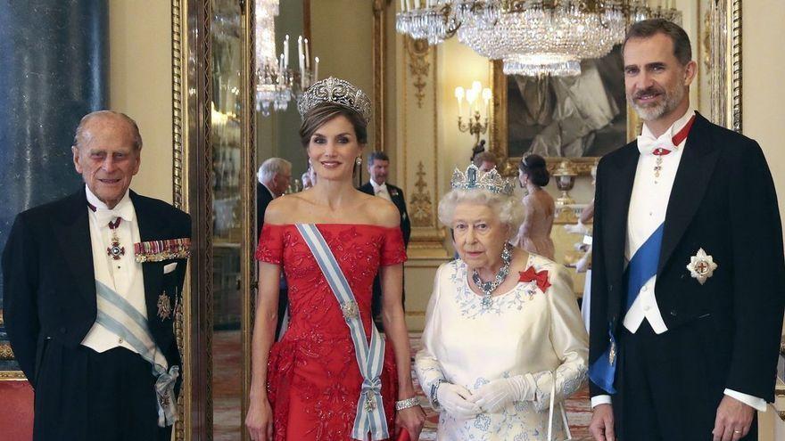 Els reis d&#039;Espanya, l&#039;abril de 2017, en la visita a la reina Elisabet II