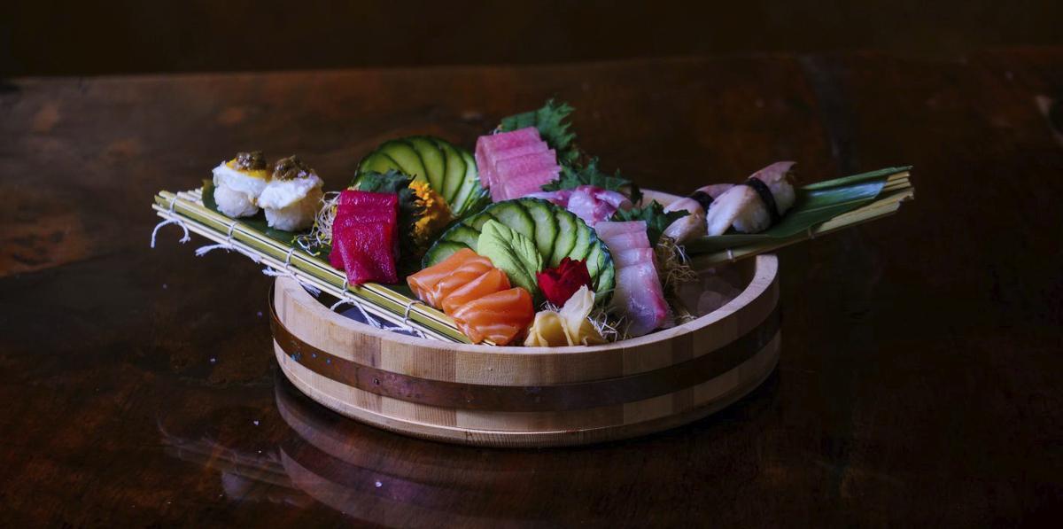 ‘Sashimi’ listo para comer en este restaurante de esencia oriental.