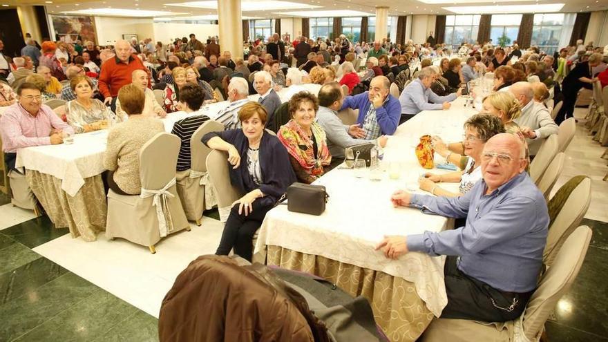 Participantes en la comida de &quot;La Concordia&quot;.