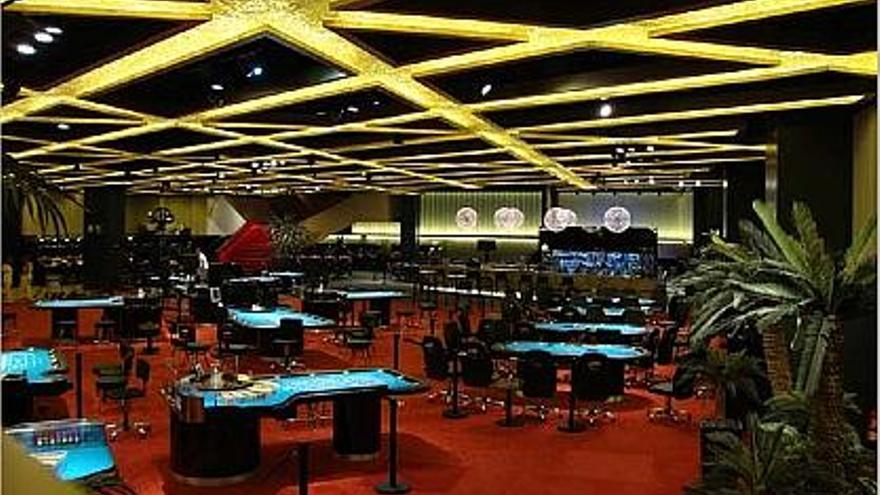 La sala central del Gran Casino Costa Brava, destinada al joc, té més de 2.000 metres quadrats.