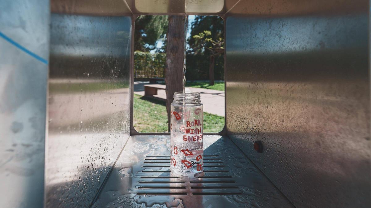 Fotogalería | Una fuente que enfría el agua de tu botella ya funciona junto al Teatro Romano de Mérida