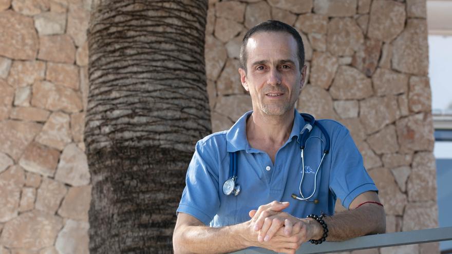 En libertad el médico sancionado que asistió un parto en Ibiza porque no existe riesgo de fuga
