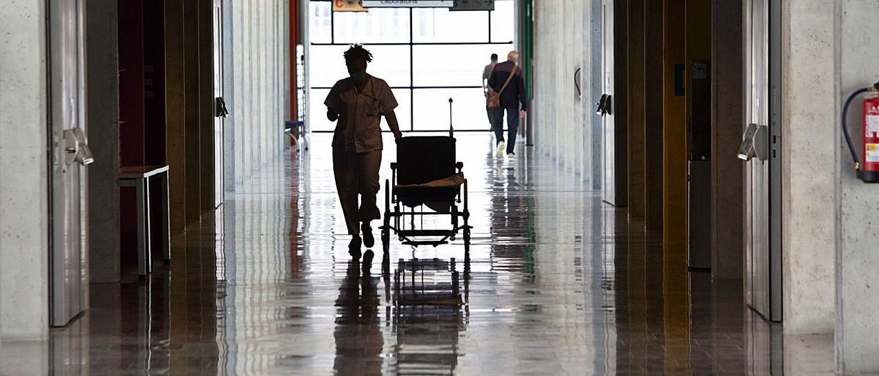 Todos los enfermos ingresados por covid reciben tratamiento en el Hospital Can Misses.