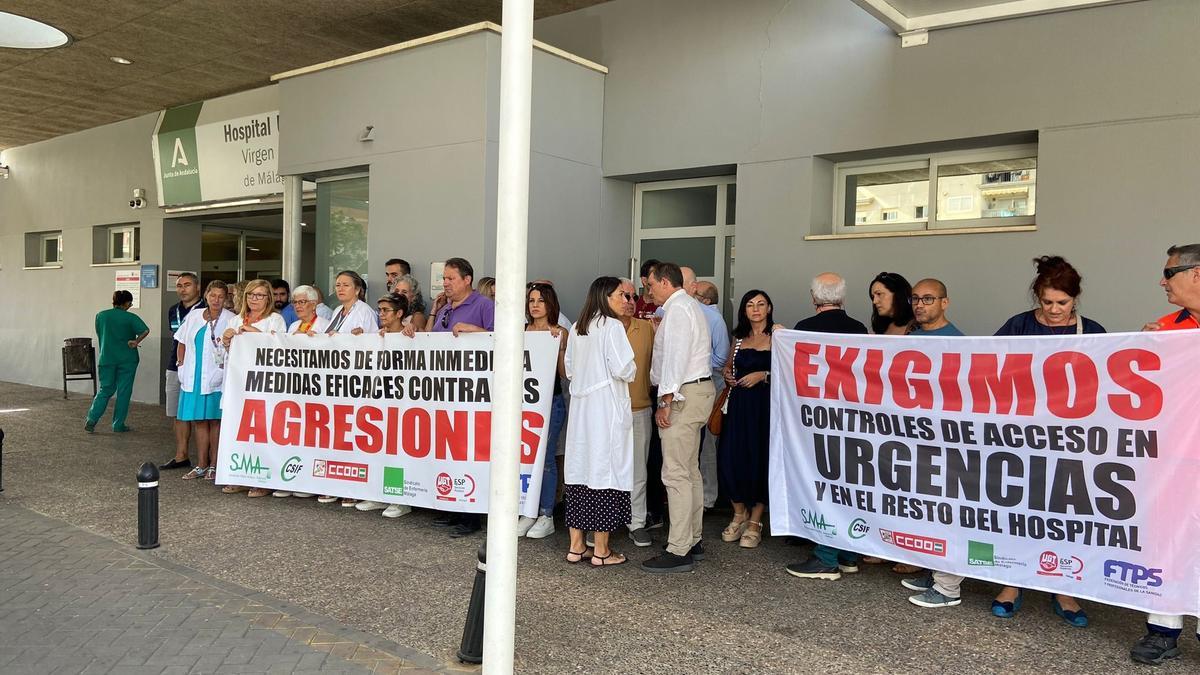 Concentracion contra agresiones a sanitarios en Málaga el agosto pasado.