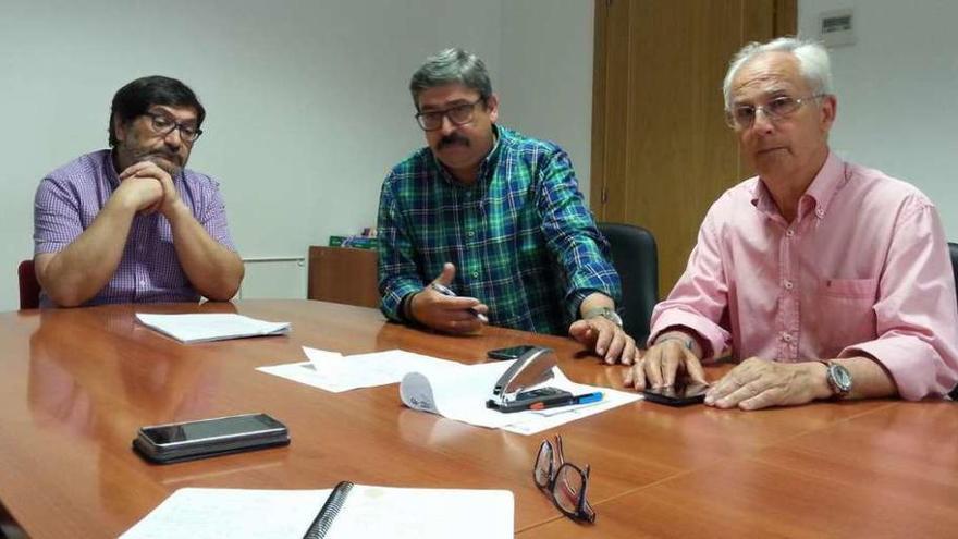 Desde la izquierda, Ricardo Sánchez, Jesús Veiga y Agustín Andrés, ayer, en la rueda de prensa.