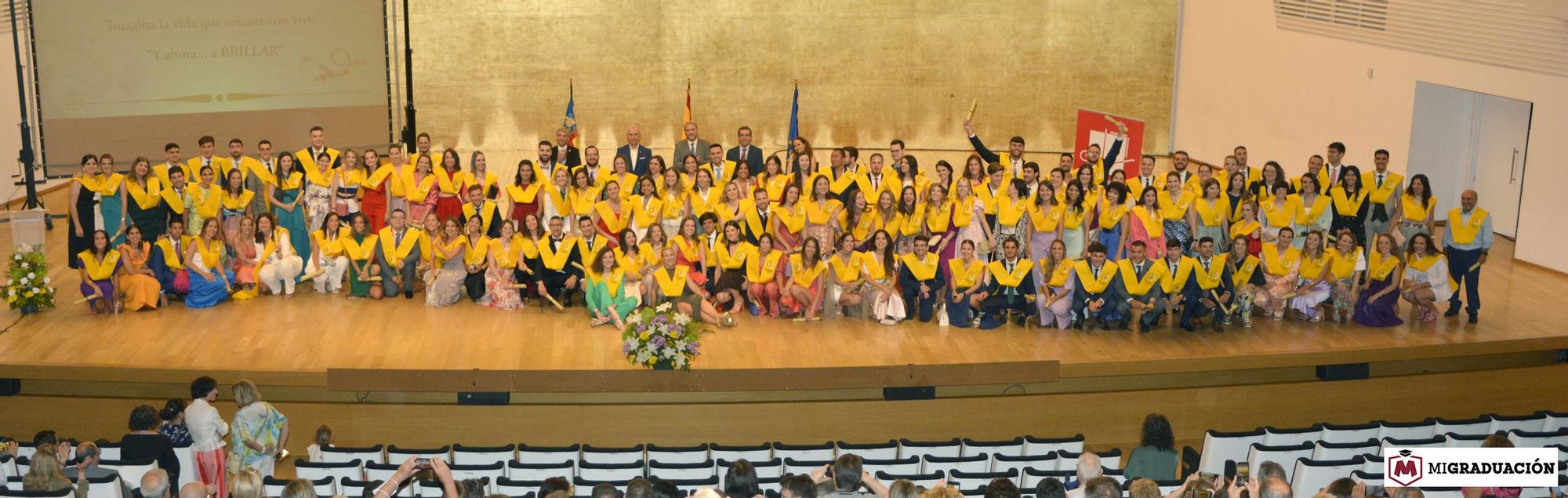 La foto de familia de la última promoción de Medicina de la UMH de Elche