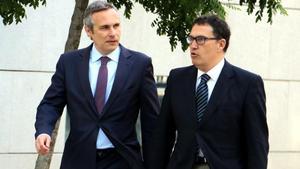 Josep Lluís Alay junto con el que era su abogado Jaume Alonso-Cuevillas, en la Audiencia Nacional el 4 de junio del 2018.