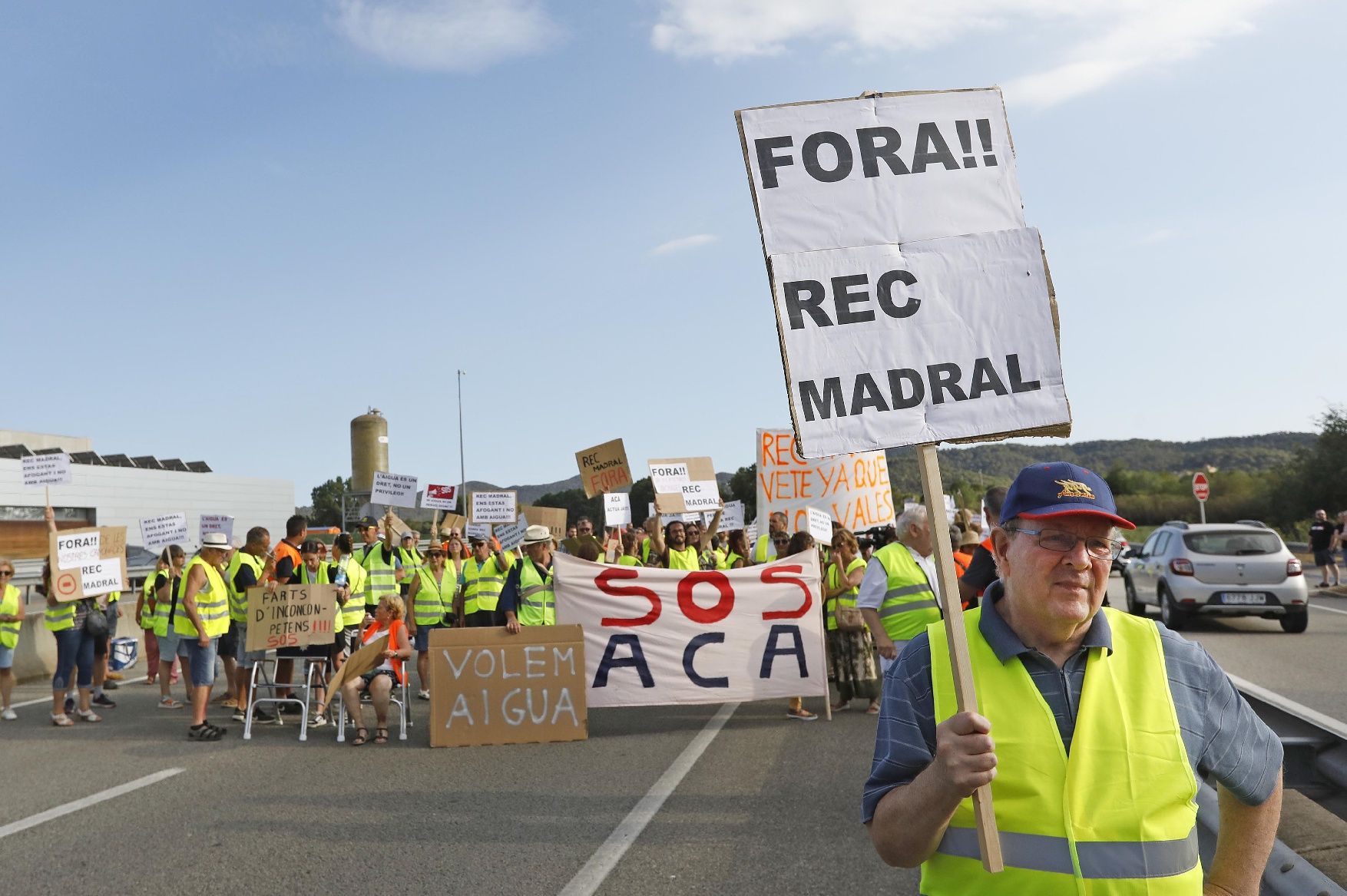 Les imatges de la protesta a la Llagostera que ha tallat la C-35