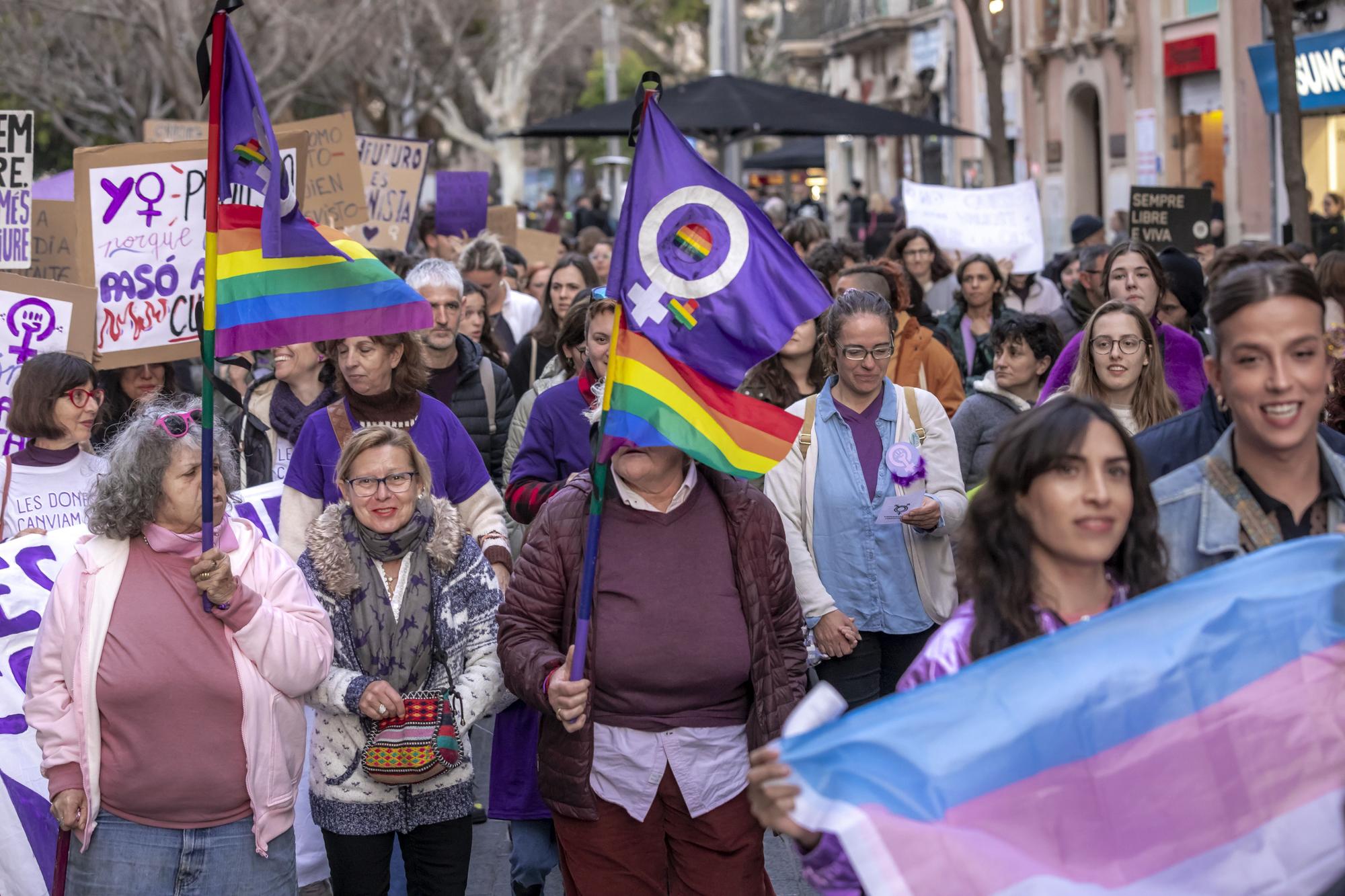 Manifestación feminista en Palma alternativa a favor de los derechos trans