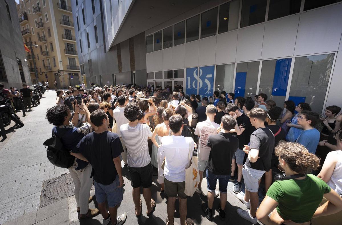L’exprofessor de música acusat de tocaments cancel·la el seu festival