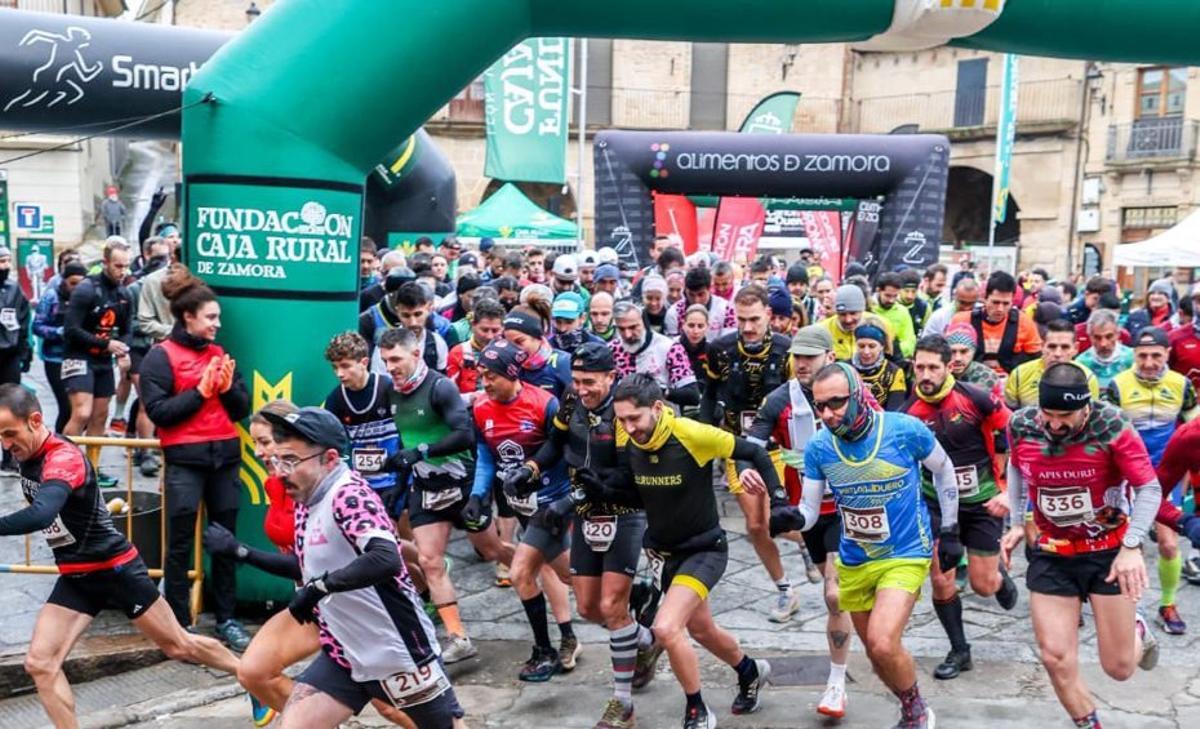 Salida de la carrera, en Fermoselle. | CEDIDA