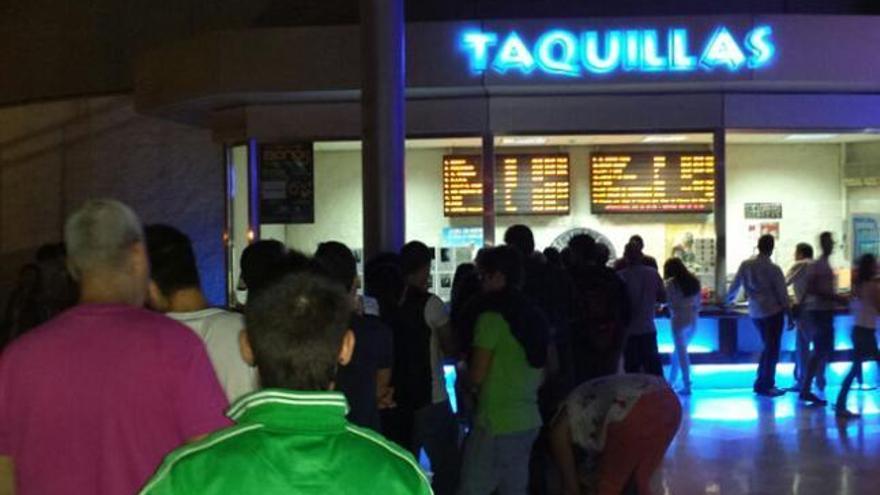 Colas en un cine malagueño