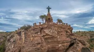 Este es el pueblo de Málaga que tiene un Cristo Redentor que recuerda al de Brasil: es el más alto de toda Andalucía