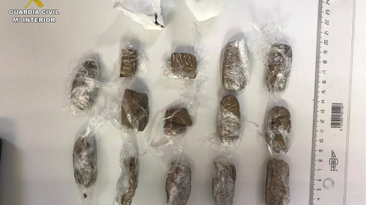 La droga intervenida por la Guardia Civil en la cárcel de Villena.