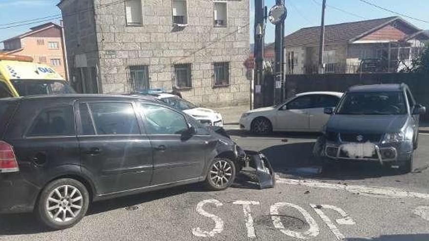 Los vehículos implicados en la avenida Peirao Besada. // FdV