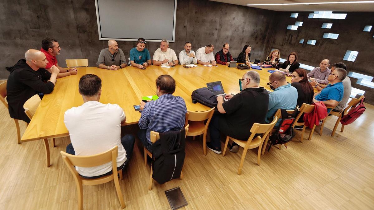 Reunión de la Comisión que desbloqueó la huelga del tranvía en 2023.