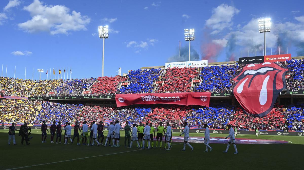 Mosaico y recepción a los Rolling Stones antes del clásico de la Liga 2023-24 en el estadio Lluís Companys.