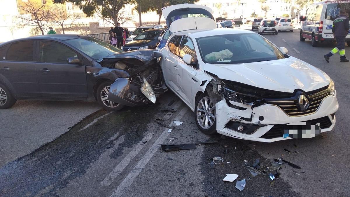 Los dos vehículos accidentados en Alicante.