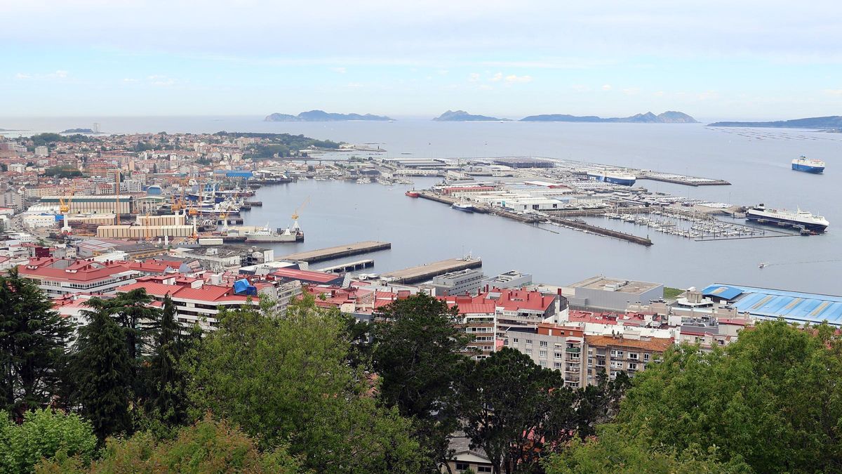Vista de los astilleros de Bouzas, a los pies de la ría de Vigo