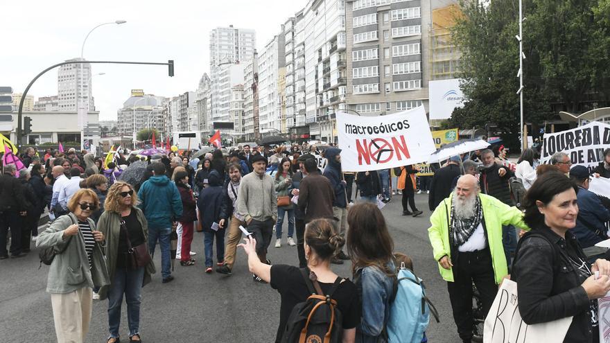 Cerca de un millar de personas se unen contra la “depredación energética”