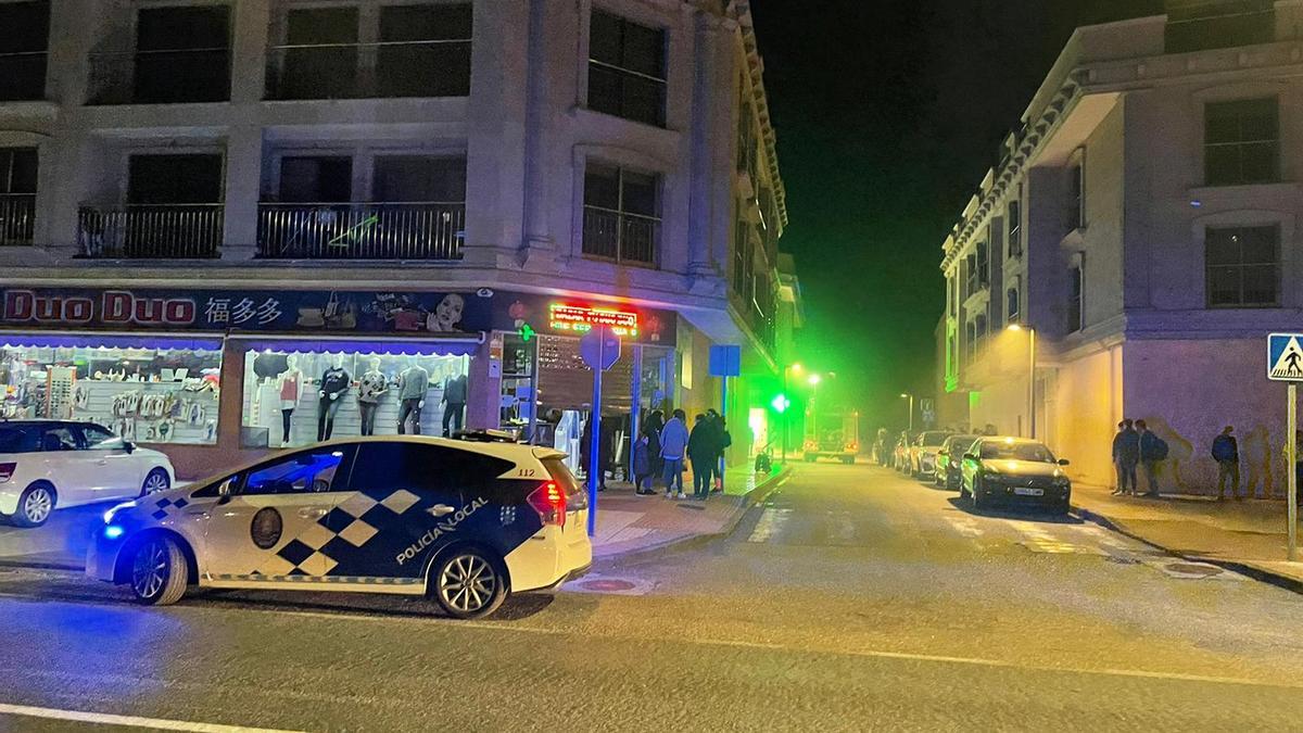 El humo afectó al bazar chino de A Xunqueira.