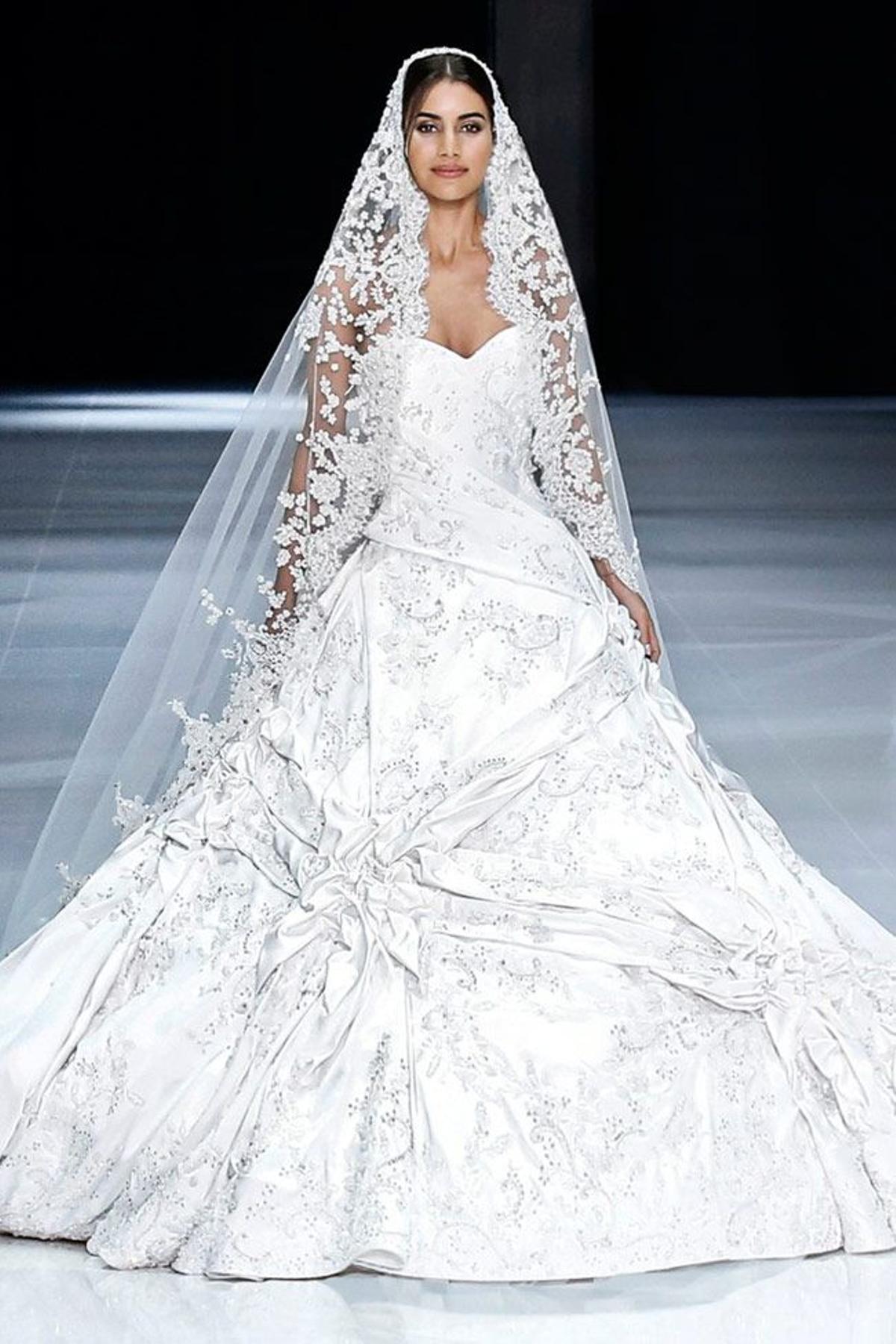 Vestido de novia de Ralph & Russo para Meghan Markle: escote corazón