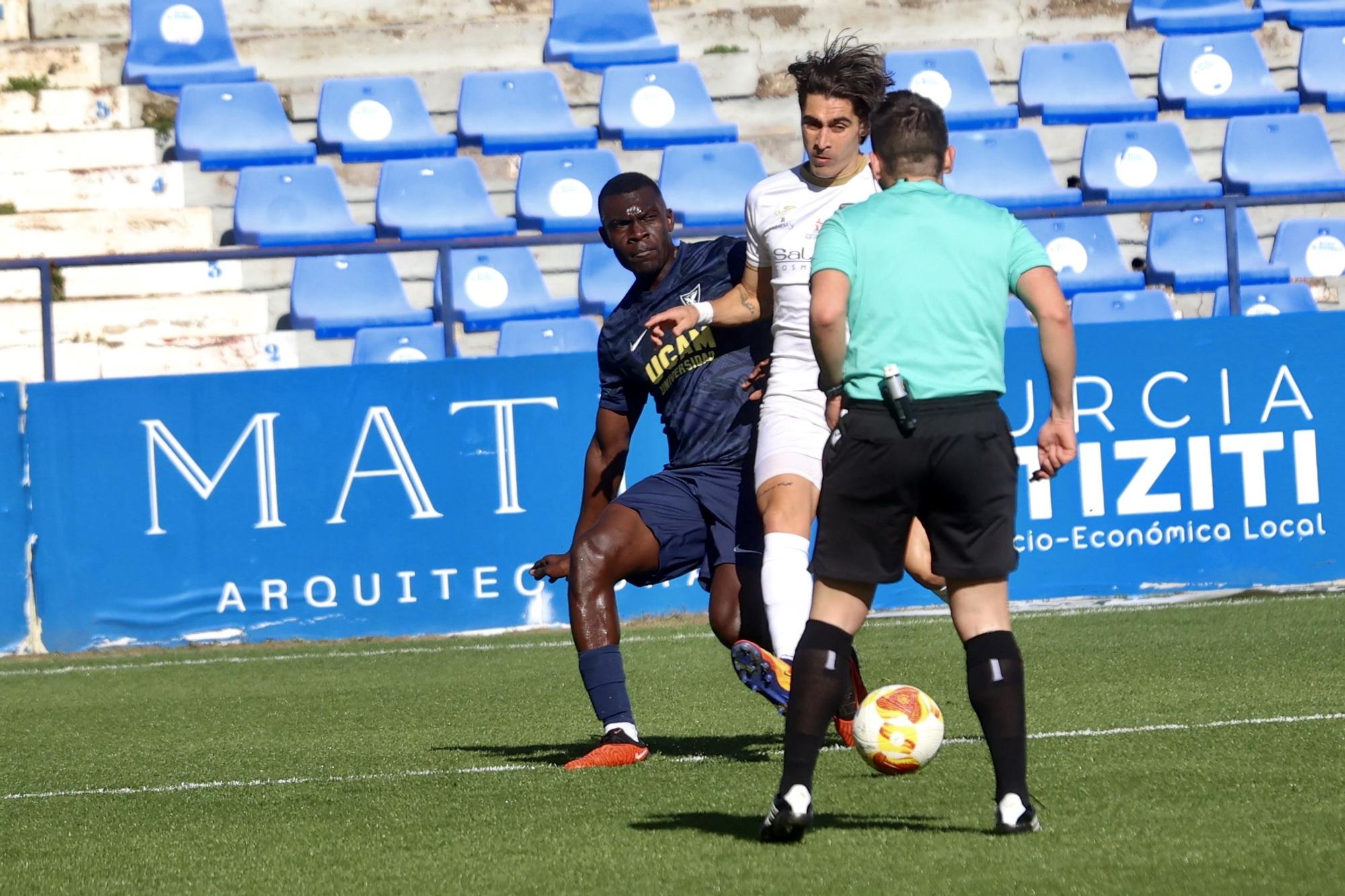 El UCAM Murcia CF contra el Puente Genil en fotos