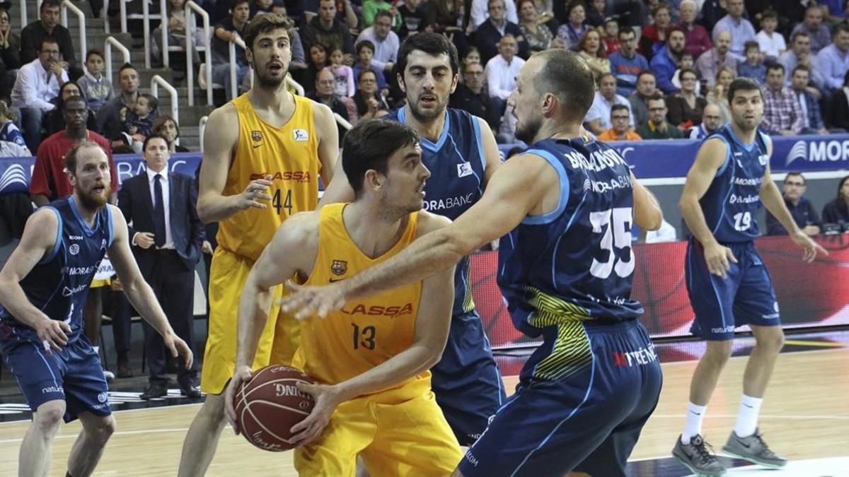 El alero del Morabanc Andorra, Luka Bogdanovic, durante el partido contra el Barcelona de la pasada temporada.