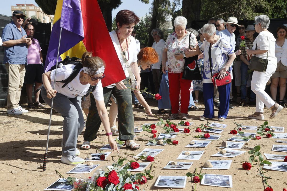 A.J.González Córdoba La Cátedra de Memoria Democrática y varios colectivos y asociaciones memoralistas de Córdoba han convocado un acto de recuerdo y homenaje a las víctimas del golpe de Estado. El acto se celebrará de manera conjunta y contará con la participación de la Asociación Dejadnos Llorar, la Plataforma por la Comisión de la Verdad y la Federación de la Memoria Democrática de Andalucía. cementerio de la Salud