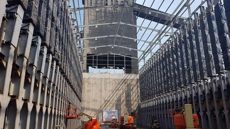 Trabajos de reconstrucción de las baterías de coque de Arcelor en Gijón.