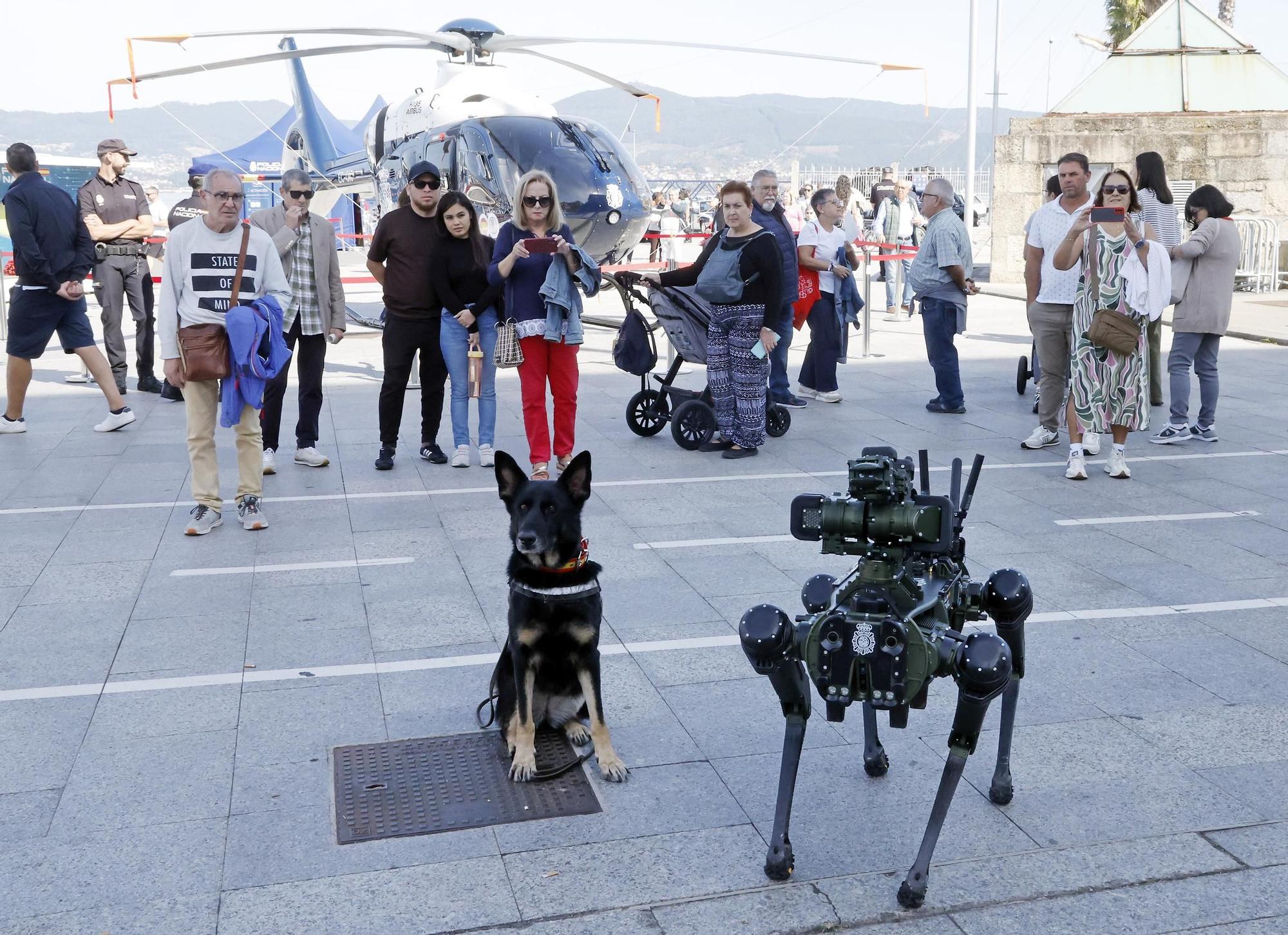 Los perros policía y el robot Sira, protagonistas en la "Exposición de Medios" de la Policía Nacional