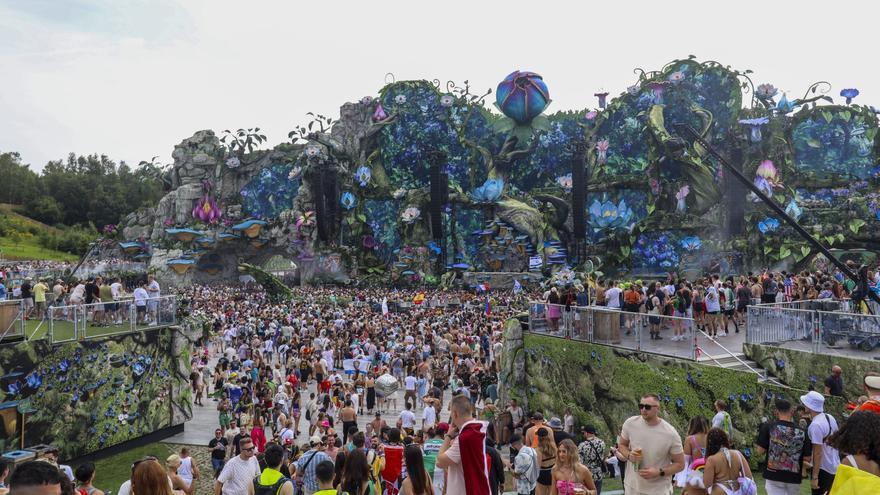 Multa de 727.000 euros al festival de música &#039;Tomorrowland&#039; por no usar vasos reutilizables