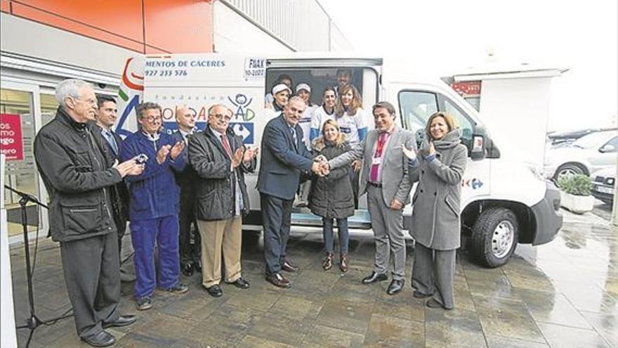 El Banco de Alimentos de Cáceres ya cuenta con un vehículo isotermo