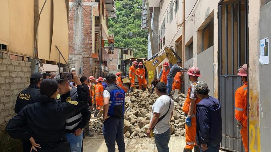 Un deslizamiento en Perú deja 7 desaparecidos y 60 casas sepultadas.