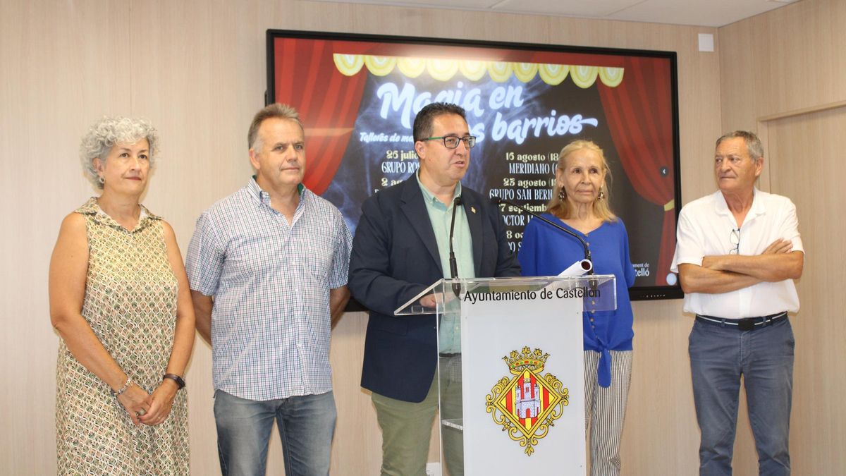 El edil Paco Cabañero se ha encargado de presentar esta iniciativa junto a representantes de los barrios.