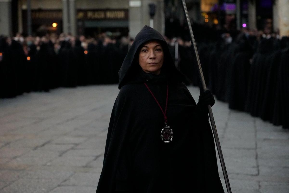 GALERÍA | Zamora acompaña a La Soledad en una de las noches más sobrecogedoras de la Semana Santa