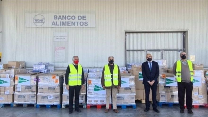 El presidente del Banco de Alimentos de Mallorca, Raimundo de Montis; y el director de Relaciones Institucionales de El Corte Inglés en Baleares, Antonio Sánchez