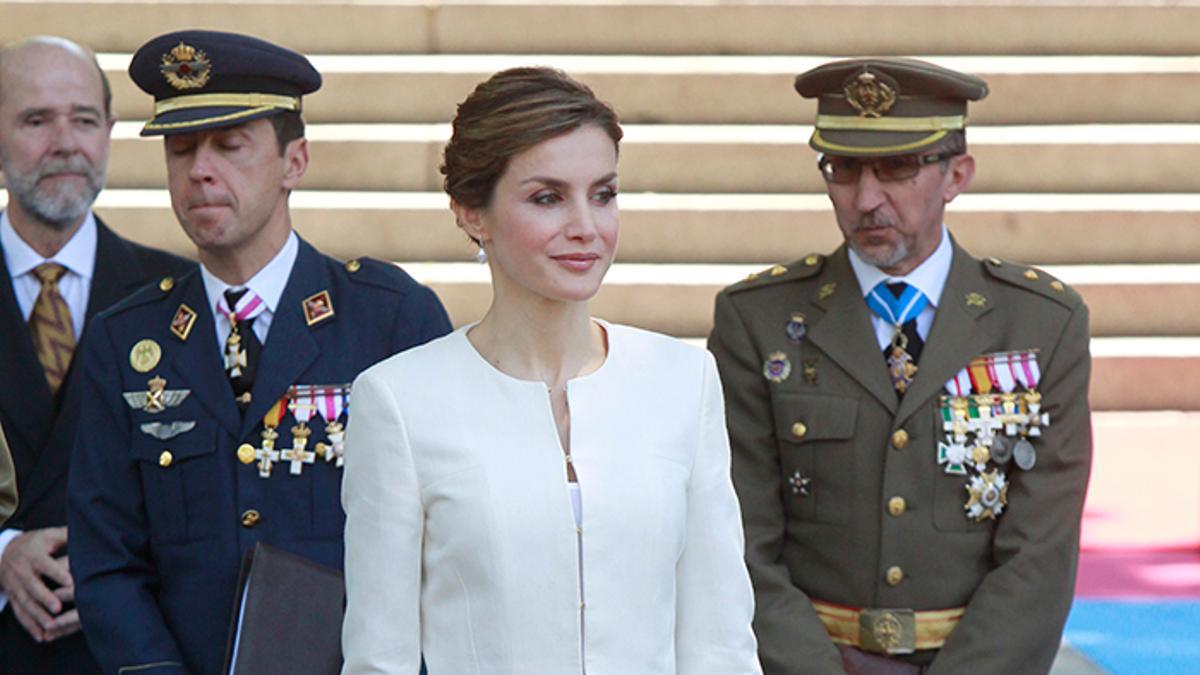 La reina Letizia, impecable de blanco