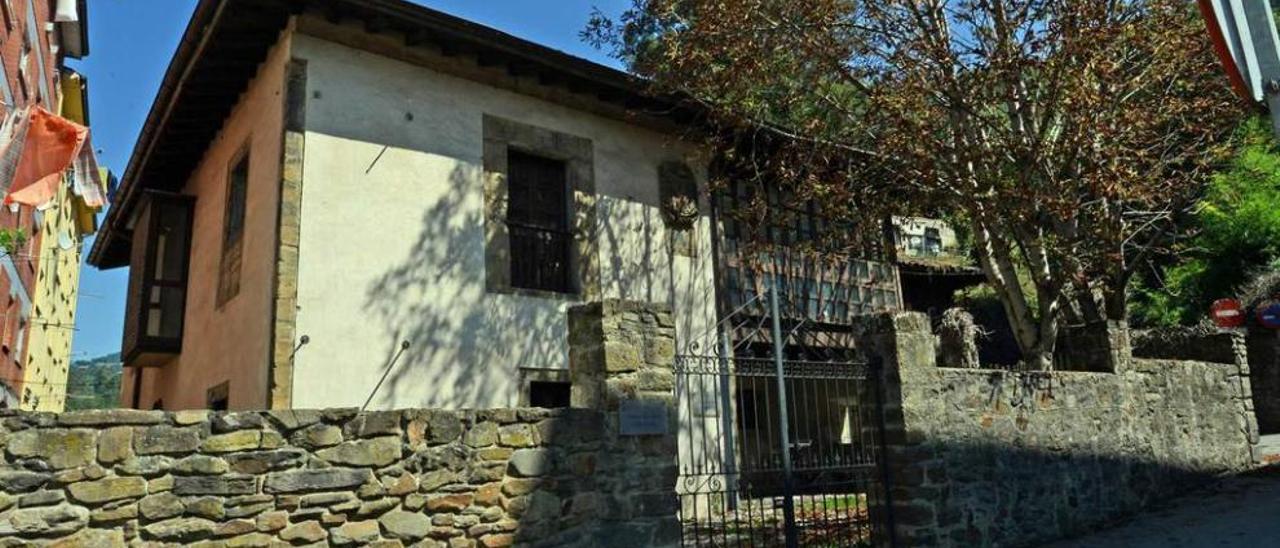 Exterior de la Casa Duró, en Mieres.