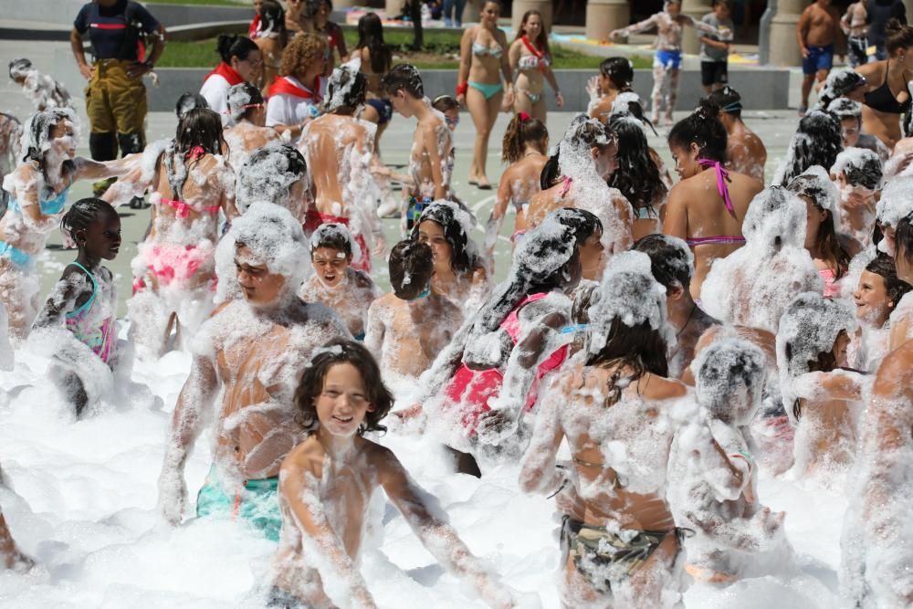 Baño de despedidas en un campamento de récord