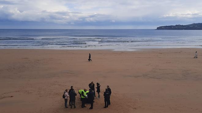 Hallan un cadáver en la playa de San Lorenzo en Gijón