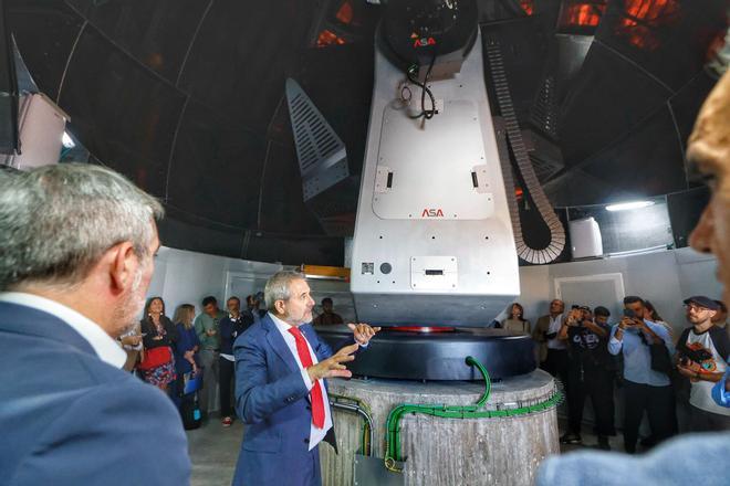 Presentación de los cuatro telescopios robóticos Two-Meter Twin Telescope (TTT)