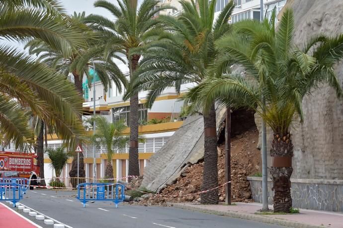 11-04-2019 LAS PALMAS DE GRAN CANARIA. Derrumbe en Paseo de Chill  | 11/04/2019 | Fotógrafo: Andrés Cruz