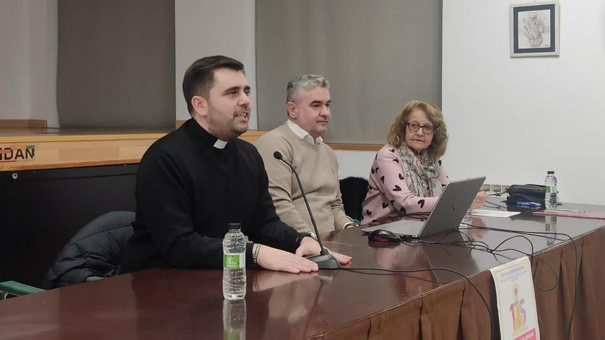 Una charla sobre el desarrollo urbano de la Pola abrió el ciclo cultural por los 125 años de la iglesia de Laviana