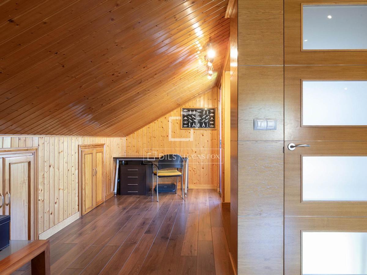 Así es el chalé a la venta que se situá a unos metros de una de las calas más hermosas de Cangas