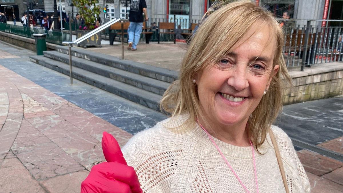 María del Mar Fernández, este lunes en la plaza de la Escandalera de Oviedo.