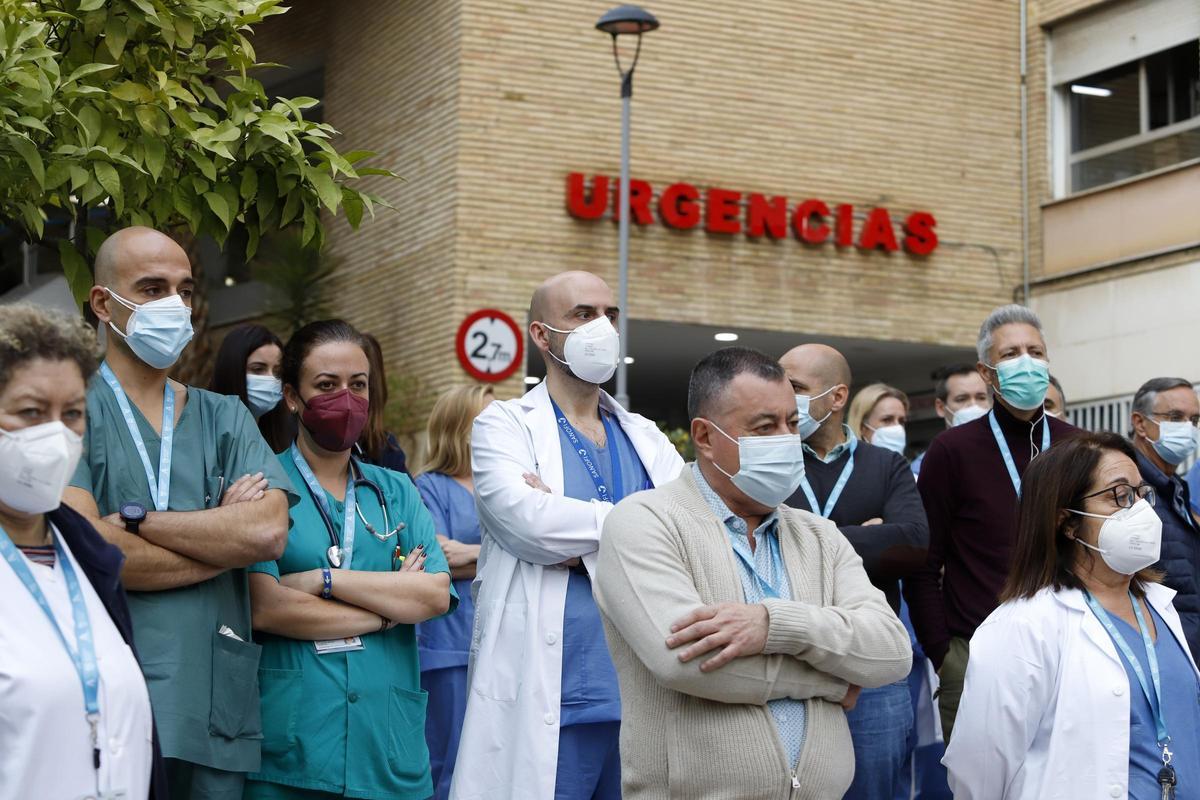 Profesinales sanitarios se concentran por una agresión a un facultativo de este centro sanitario