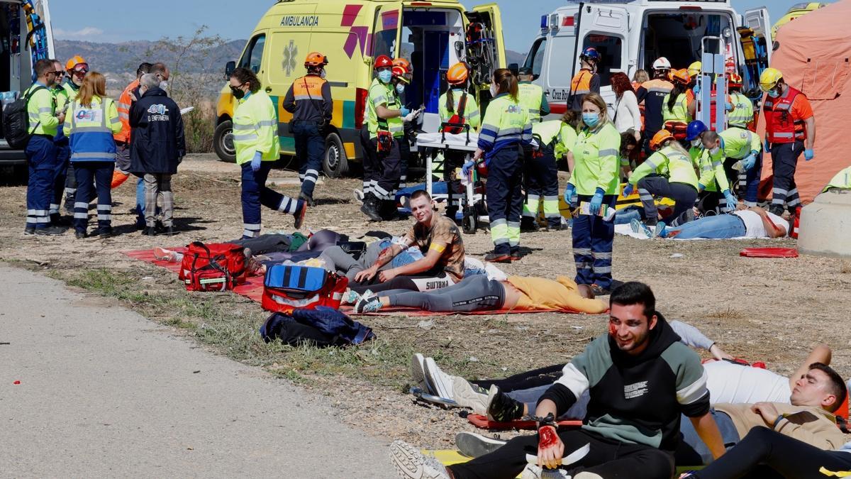 Un avión con 64 personas a bordo se 'estrella' en Corvera para poner a prueba a Emergencias