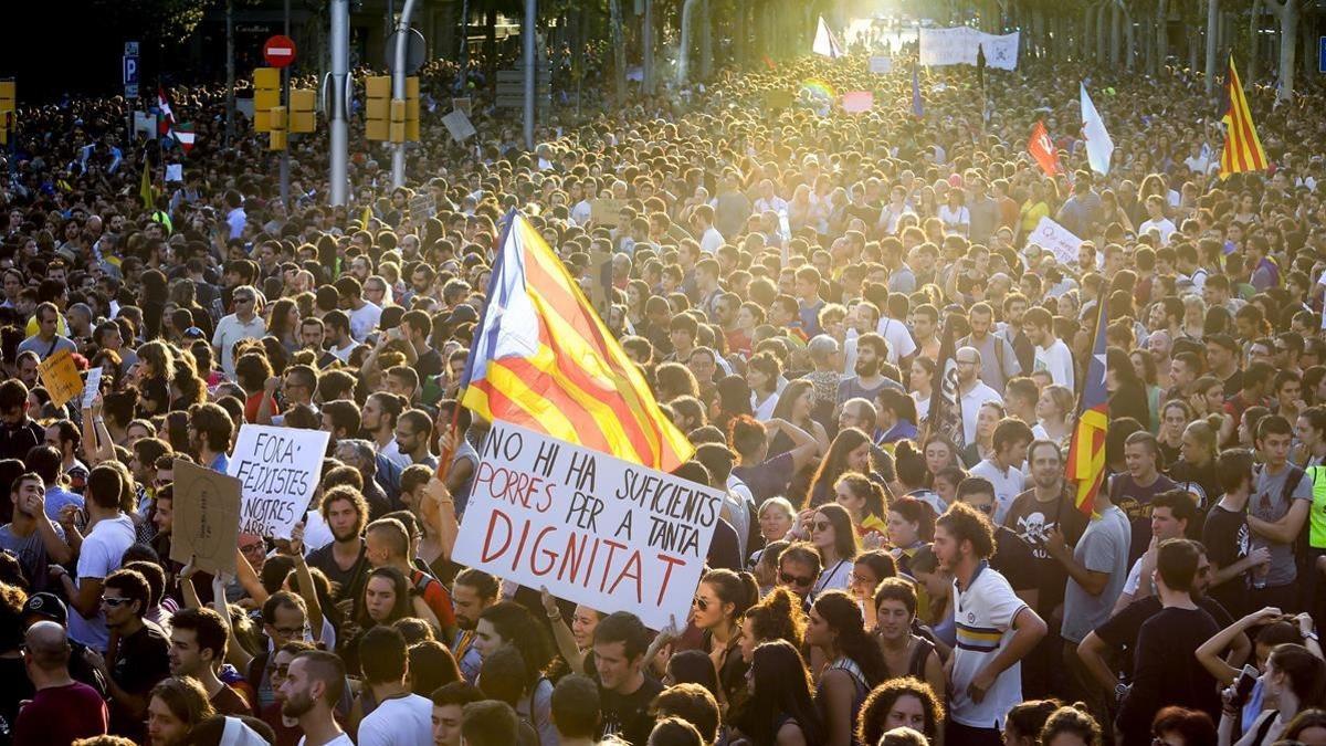 La manifestación a su paso por Passeig de Gracia.